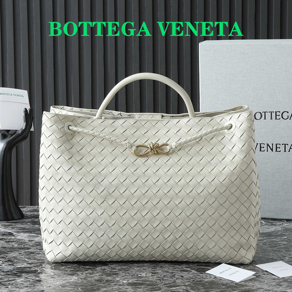 BOTTEGA VENETA 25S LARGE ANDIAMO 42 IN IVORY CALFSKIN GOLD HARDWARE
